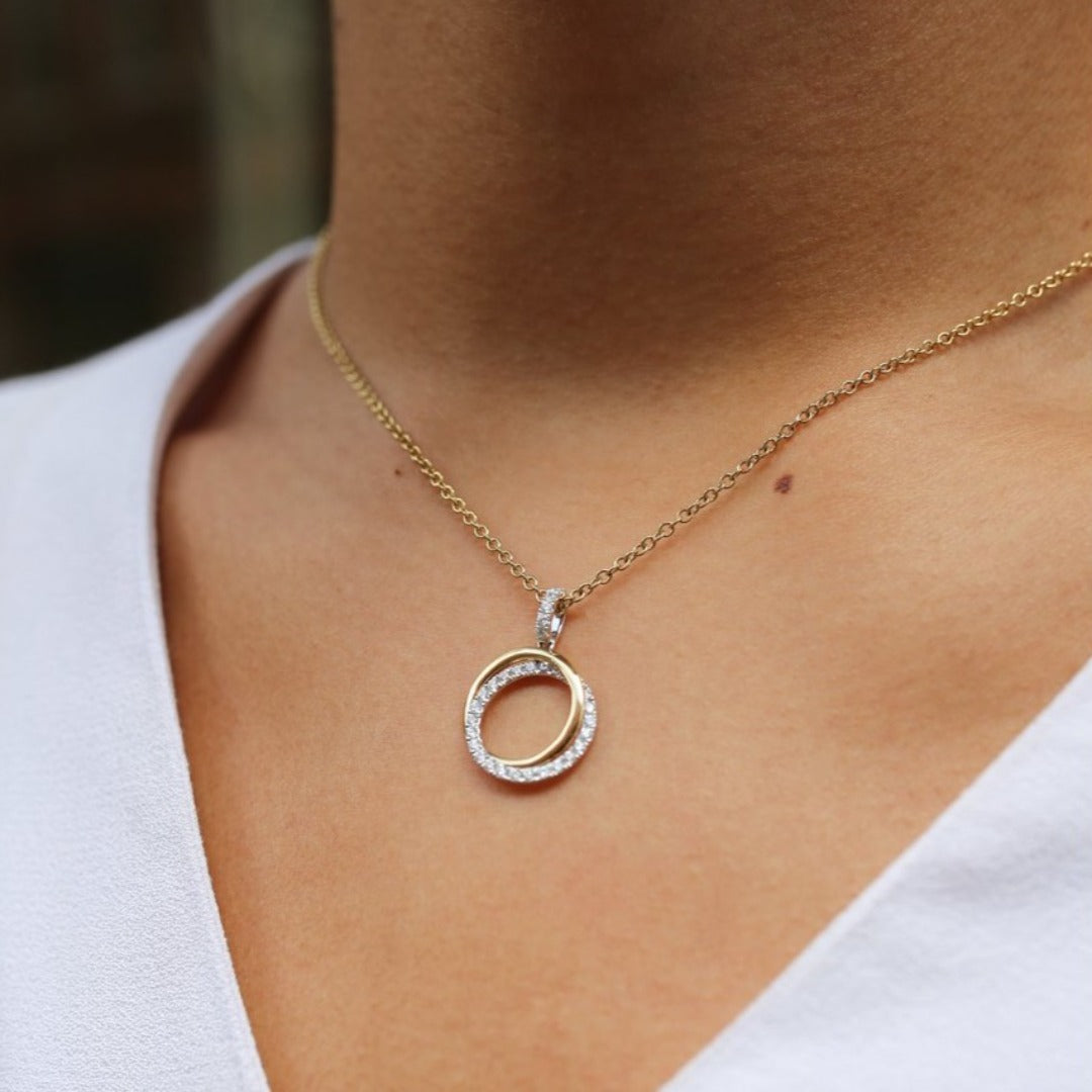 Lola Interlinking Diamond Pendant Necklace